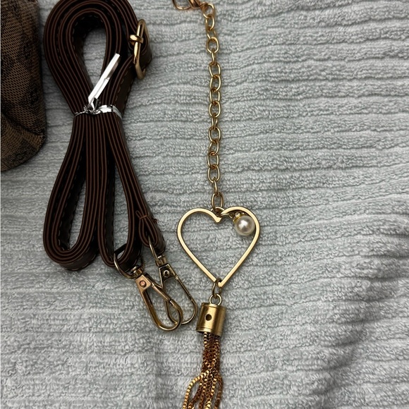 Checkered Tote Crossbody Bag w/ Gold Heart Tassel Charm Purse, New - Picture 14 of 16